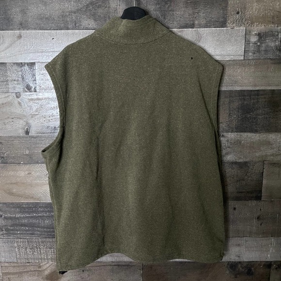 SOLD Mountain Hardwear USA Vest XL - Picture 2 of 3